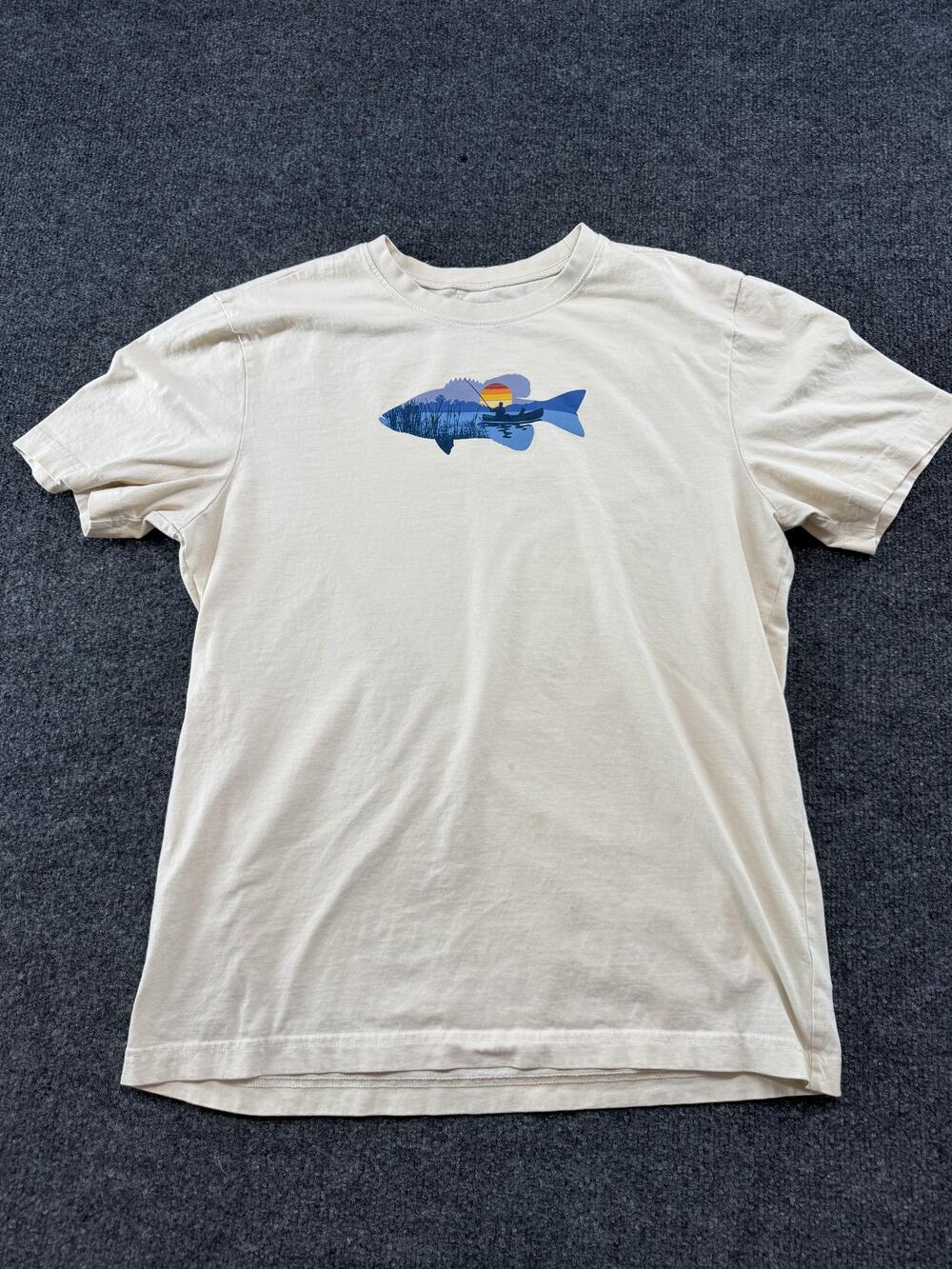 Life Is Good Shirt Mens Medium White Fish Kayak Sunset Graphic Tee Fishing Lake
